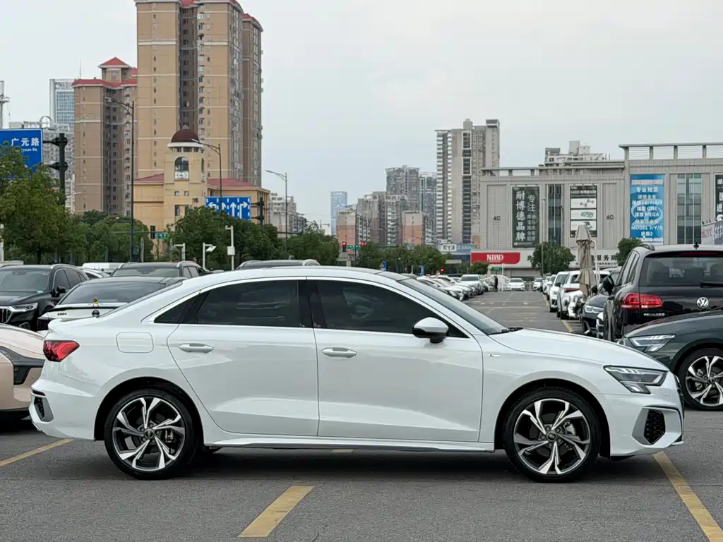 Audi A3 A3 L Limousine 35 TFSI Luxury Sport
