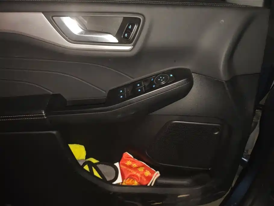 Escape EcoBoost 245 2 WD Shine Enjoyment
