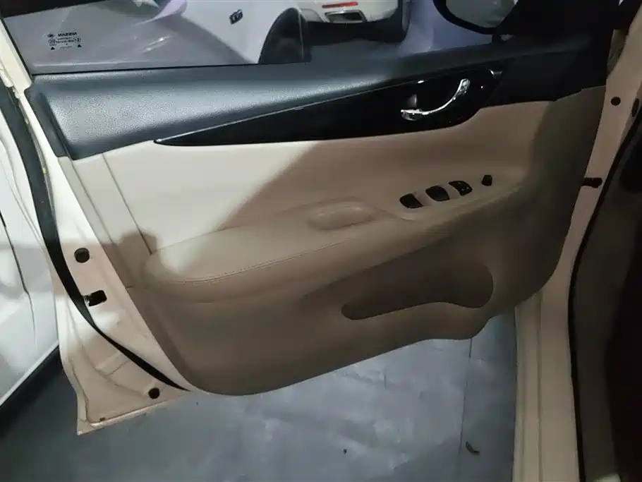 Tiida 1.6 L CVT Cool Motion