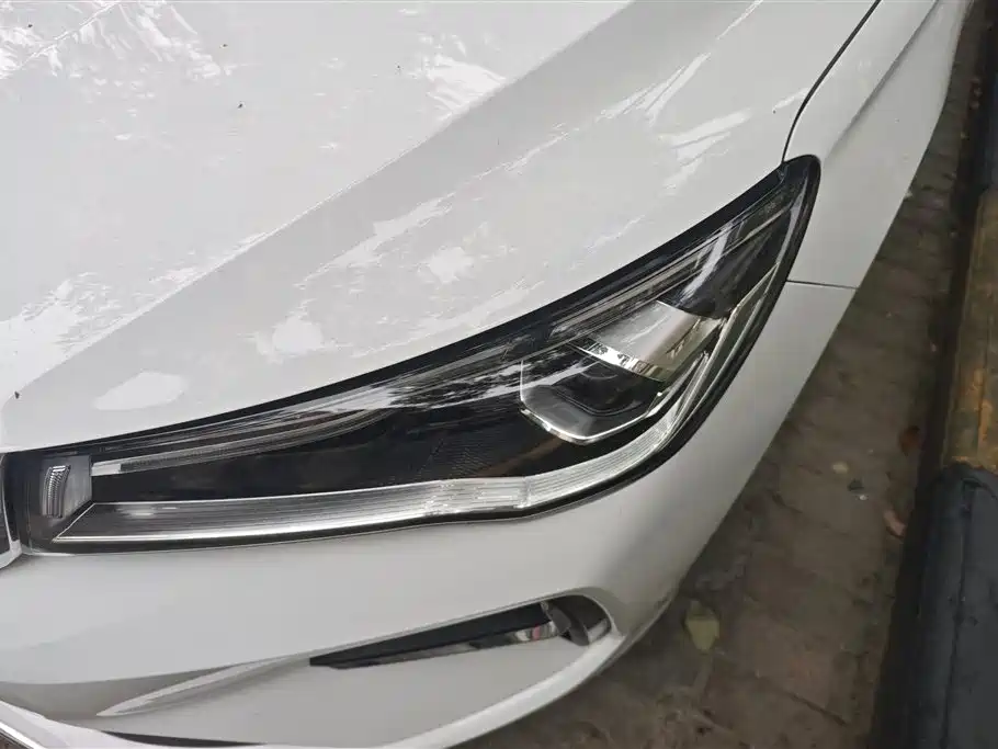 Emgrand 4 th Gen 1.5 L CVT Distinguished