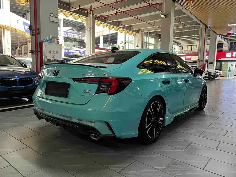 Honda Integra 240 TURBO CVT Phantom Night · Luxury
