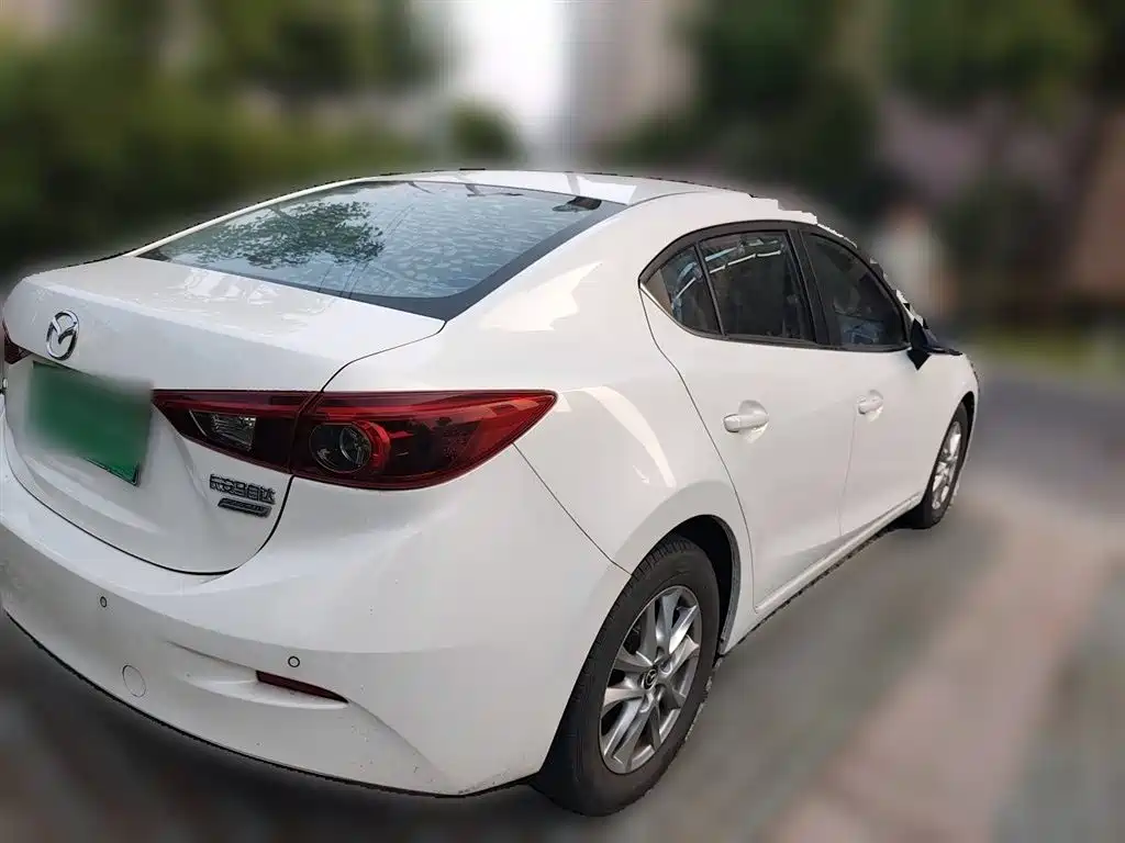 Mazda 3 Axela Sedan 1.5 L Auto Luxury CN-V