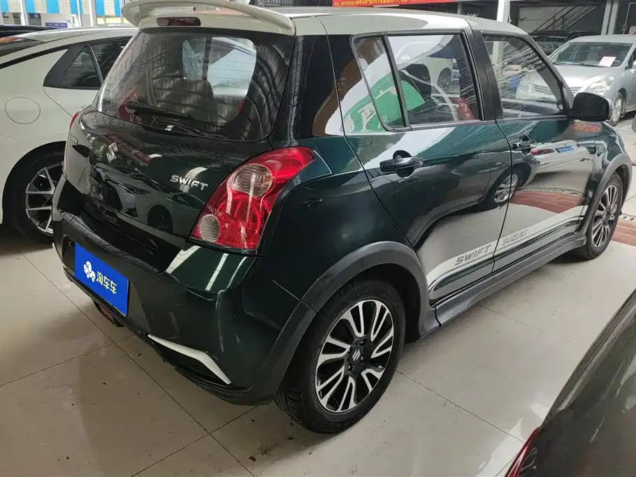 Swift 1.5 L Auto Fashion Cool Play