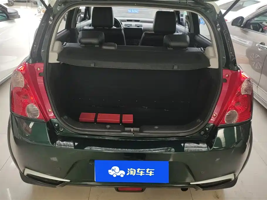 Swift 1.5 L Auto Fashion Cool Play