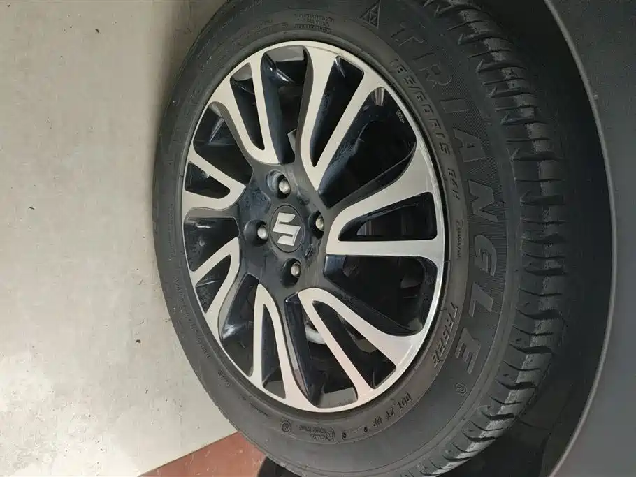 Swift 1.5 L Auto Fashion Cool Play