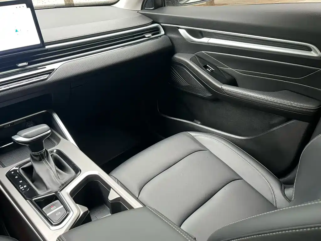 Emgrand 4 th Gen 1.5 L CVT Distinguished
