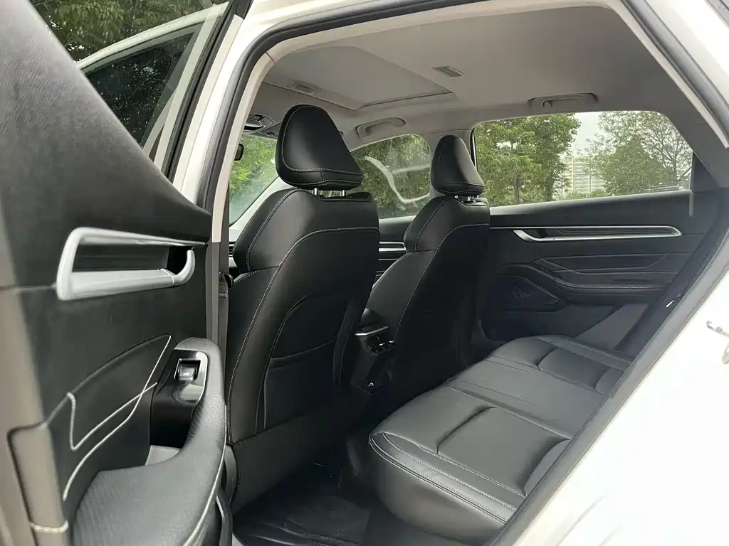 Emgrand 4 th Gen 1.5 L CVT Distinguished