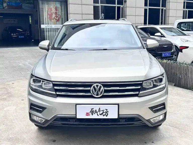 Volkswagen Tiguan L Facelift 330 TSI Auto 2 WD Smart Motion Luxury CN-VI