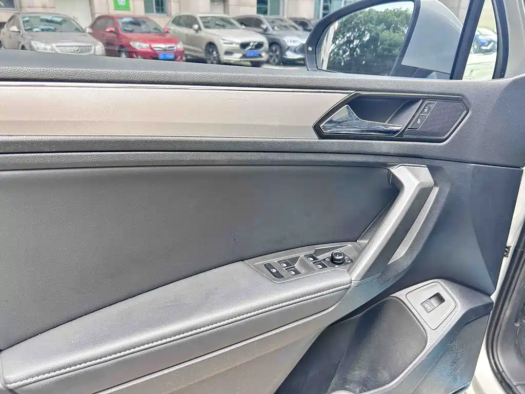 Tiguan L Facelift 330 TSI Auto 2 WD Smart Motion Luxury CN-VI