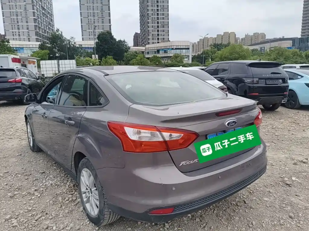 Focus Sedan 1.6 L Auto Comfort