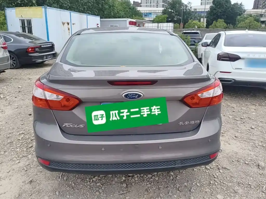 Focus Sedan 1.6 L Auto Comfort
