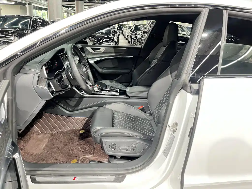 Audi A7 奥迪A7 2022款 55 TFSI quattro 尊享型