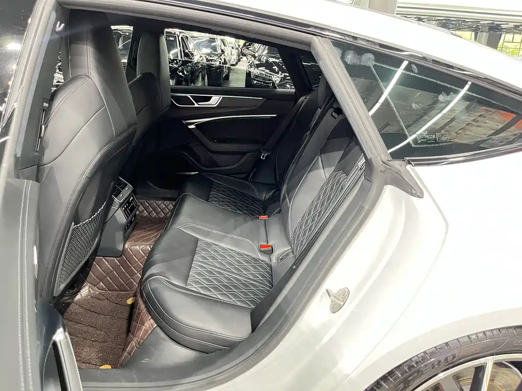 Audi A7 奥迪A7 2022款 55 TFSI quattro 尊享型