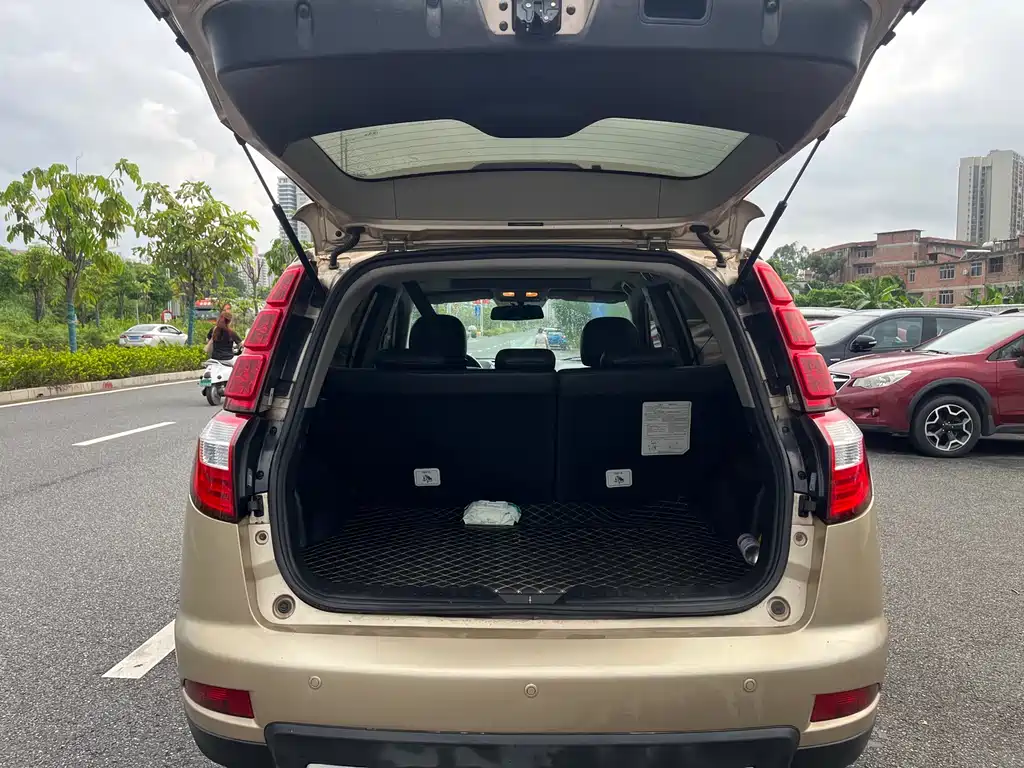 Geely GX7 2.0 L Auto Distinguished