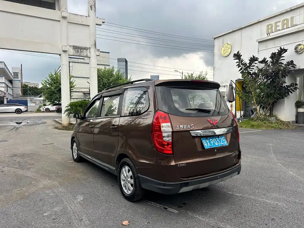 Wuling Hongguang 1.5 L S Comfort