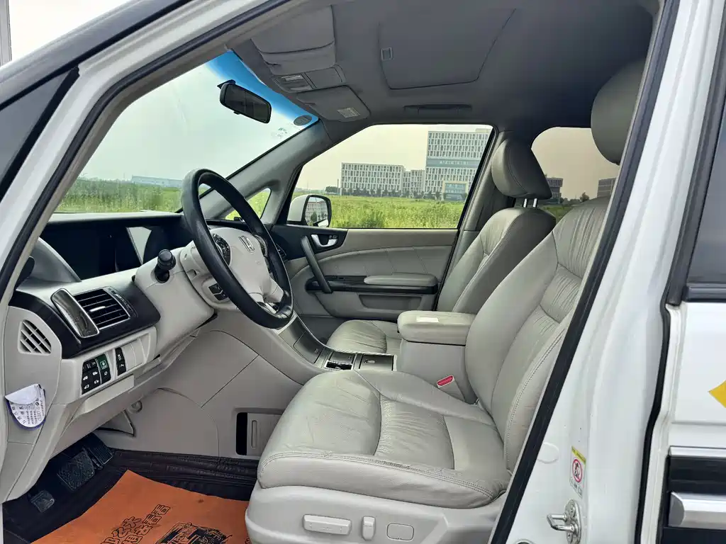Elysion 2.4 L VTi-S Distinguished