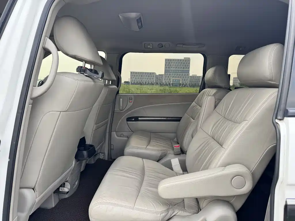 Elysion 2.4 L VTi-S Distinguished