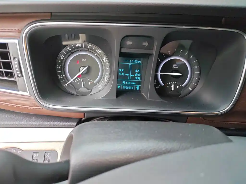 Buick GL8 25 S Distinguished CN-V