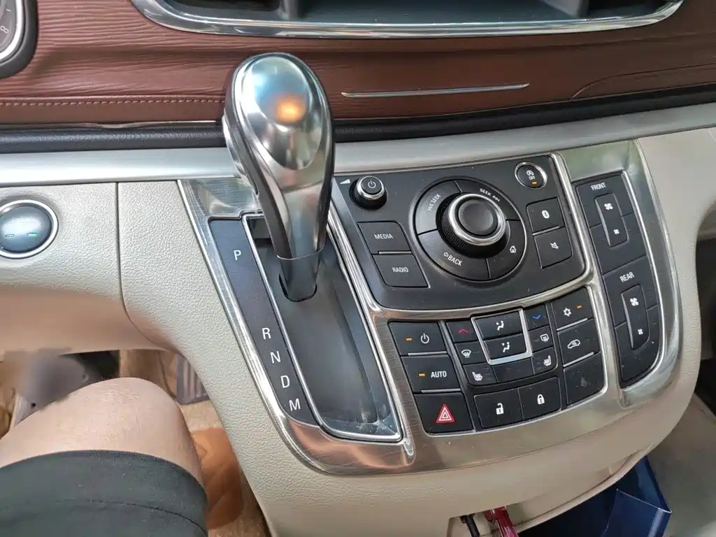 Buick GL8 25 S Distinguished CN-V