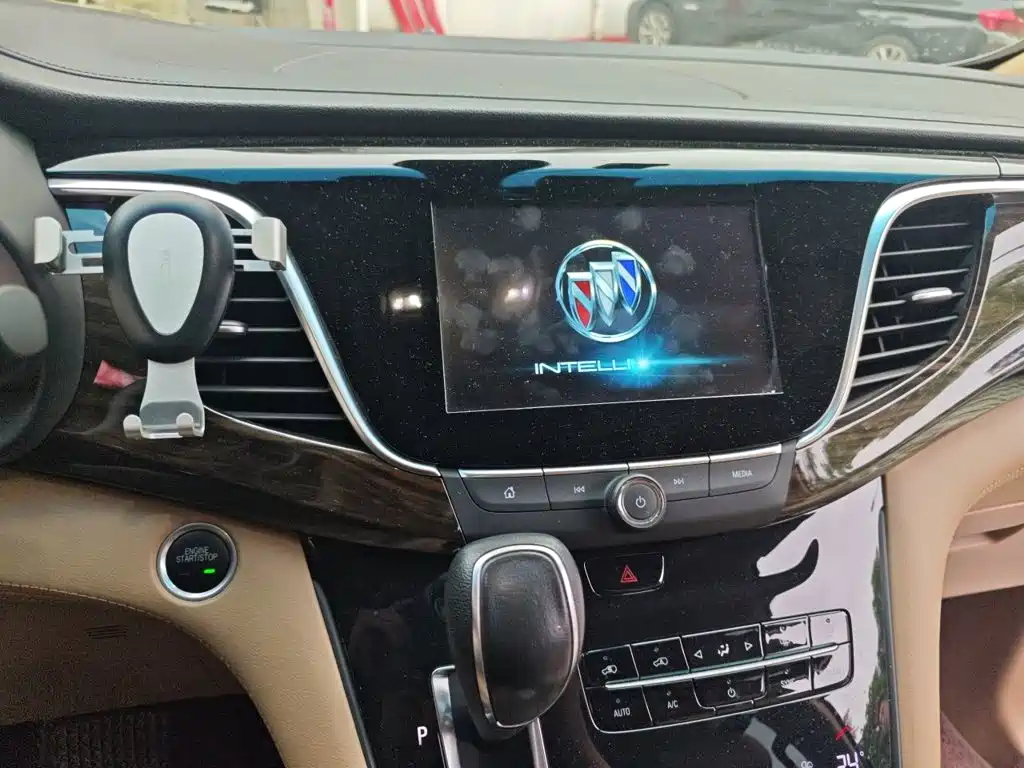 Buick GL8 ES 28 T Luxury CN-V