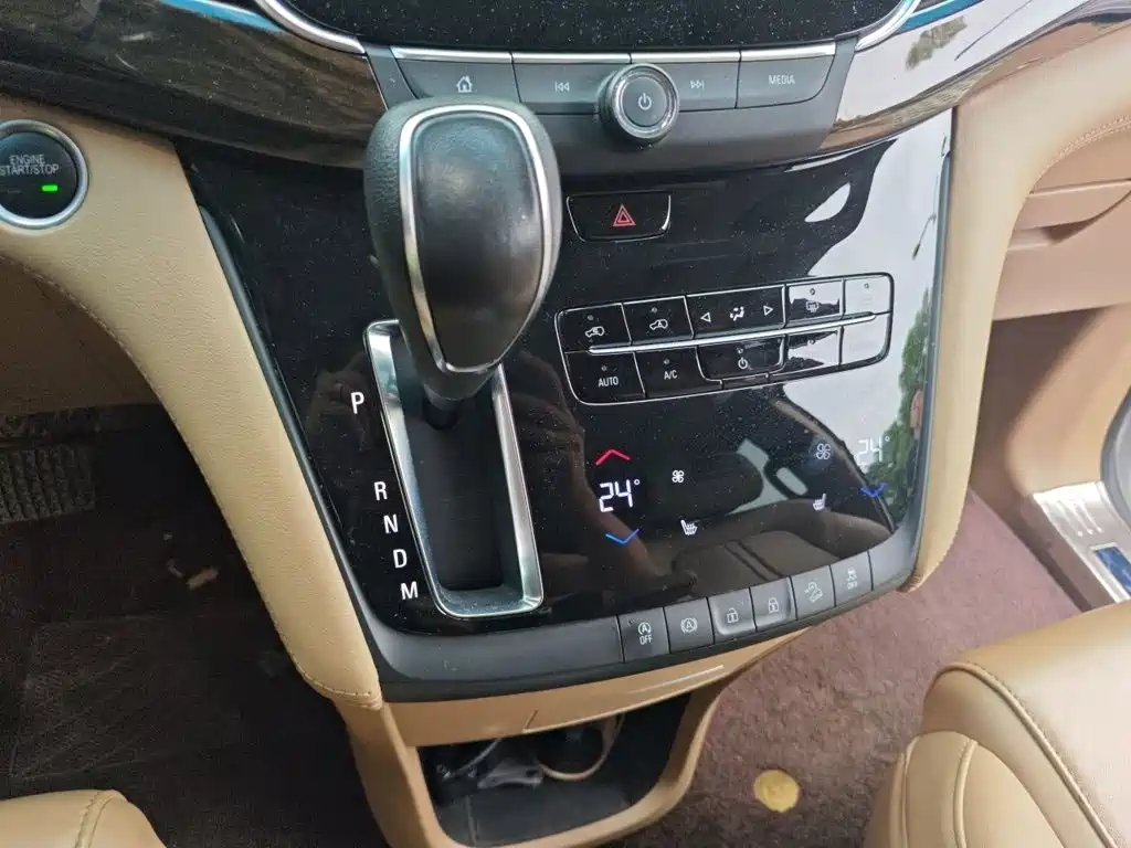 Buick GL8 ES 28 T Luxury CN-V