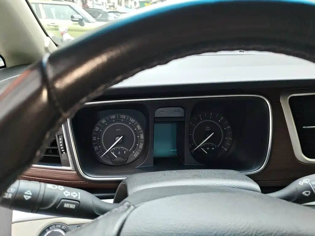 Buick GL8 25 S Luxury CN-V