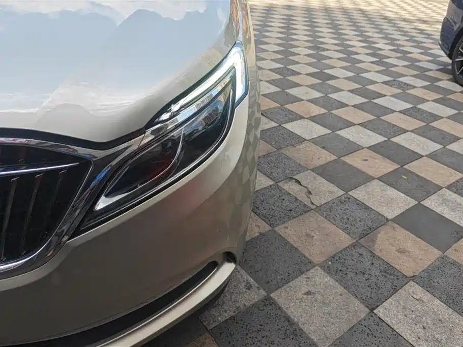 Buick GL8 ES 28 T Luxury CN-V