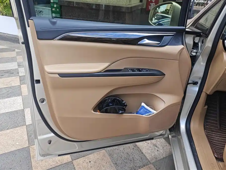 Buick GL8 ES 28 T Luxury CN-V