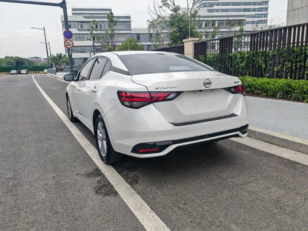 Sylphy 1.6 L CVT Sincere