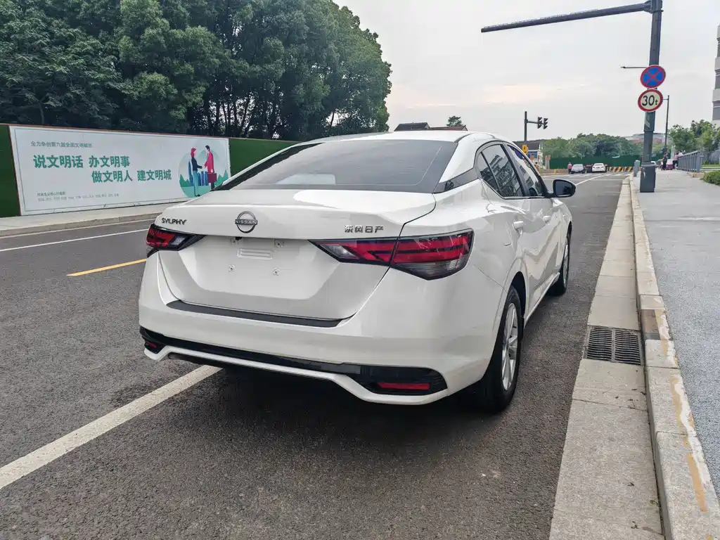 Sylphy 1.6 L CVT Sincere
