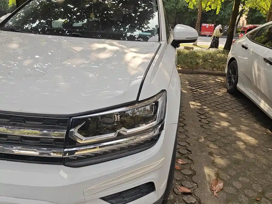 Tharu 280 TSI 2 WD Luxury CN-V