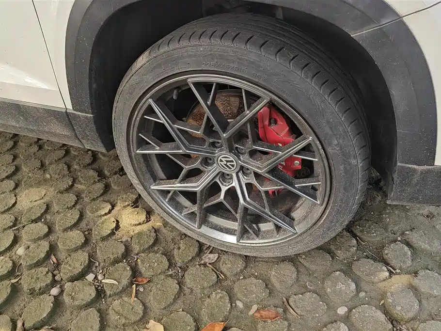 Tharu 280 TSI 2 WD Luxury CN-V