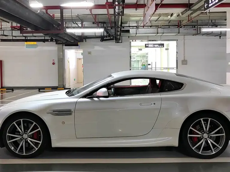 Aston Martin V8 Vantage 4.7 L Sportshift Coupe