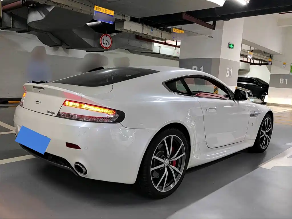 V8 Vantage 4.7 L Sportshift Coupe
