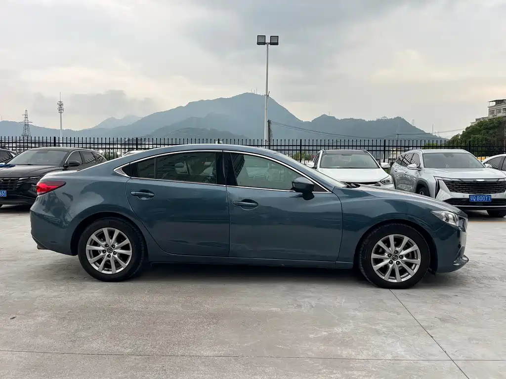 Atenza 2.0 L Blue Sky Luxury