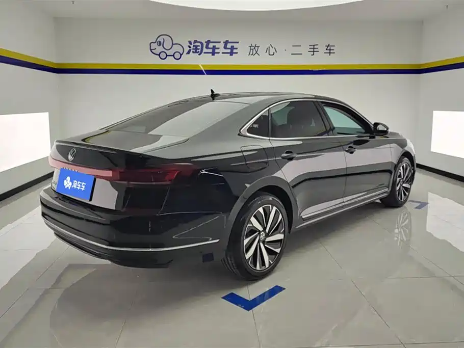 Passat Outstanding 330 TSI Elite