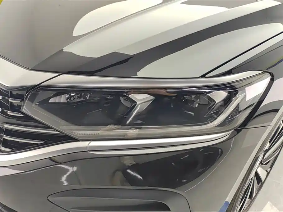 Passat Outstanding 330 TSI Elite