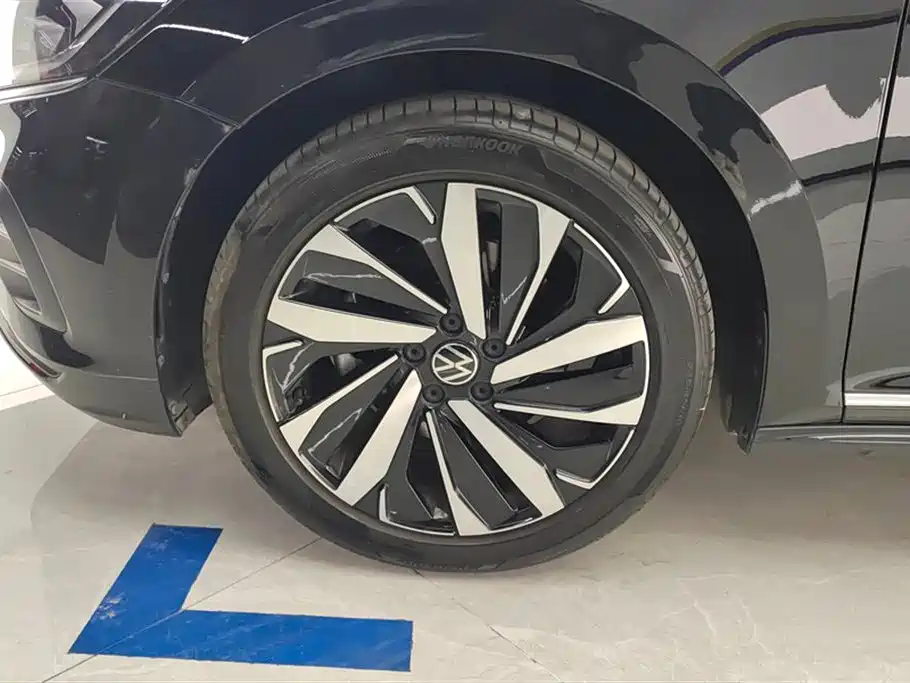 Passat Outstanding 330 TSI Elite