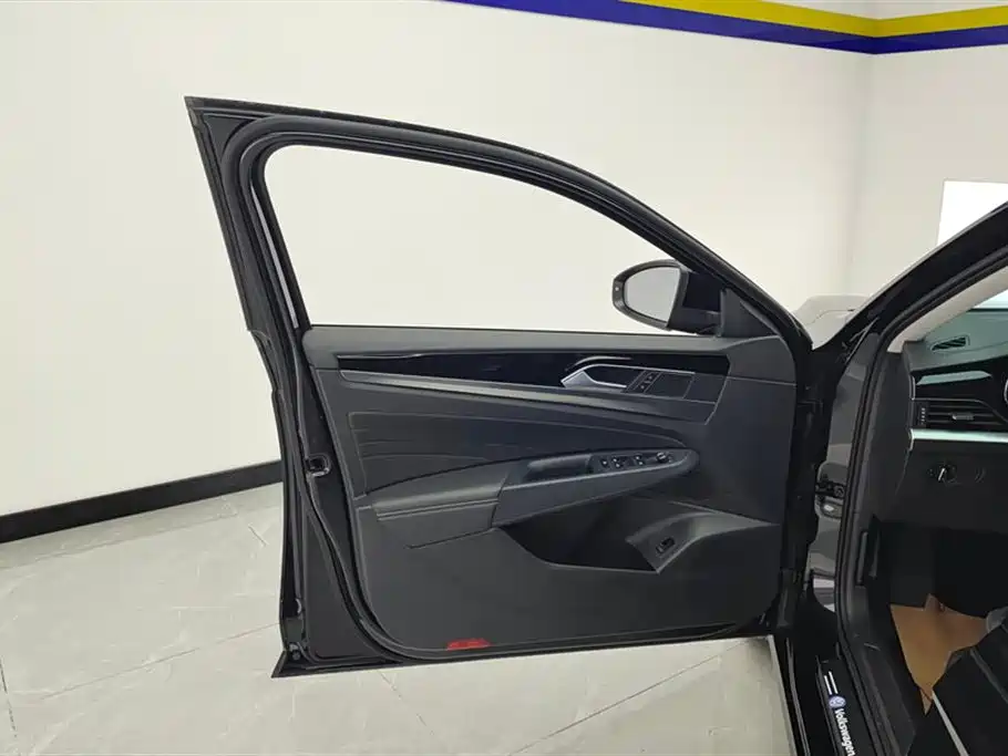 Passat Outstanding 330 TSI Elite