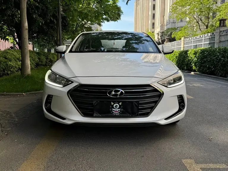Hyundai Elantra 1.4 T DCT Dynamic Shine · Active