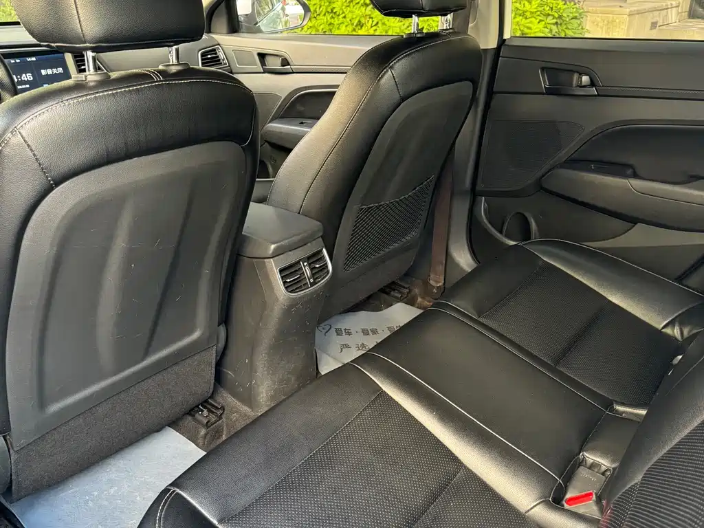 Elantra 1.4 T DCT Dynamic Shine · Active