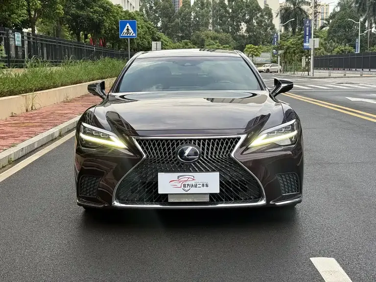 Lexus LS 500 h Outstanding
