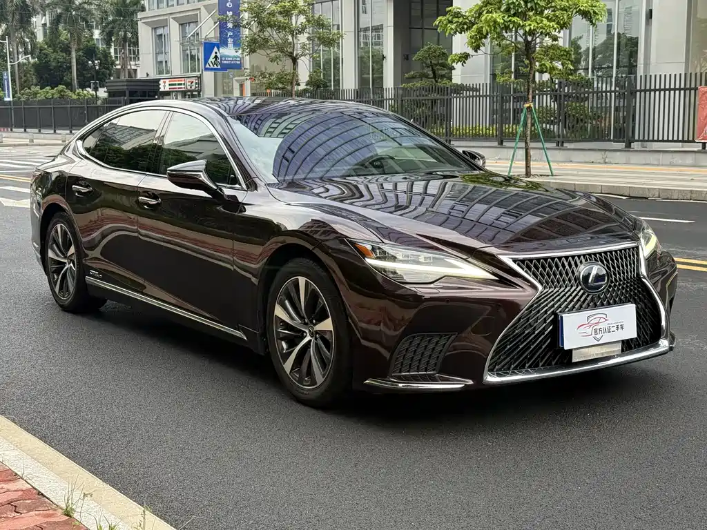 Lexus LS 500 h Outstanding