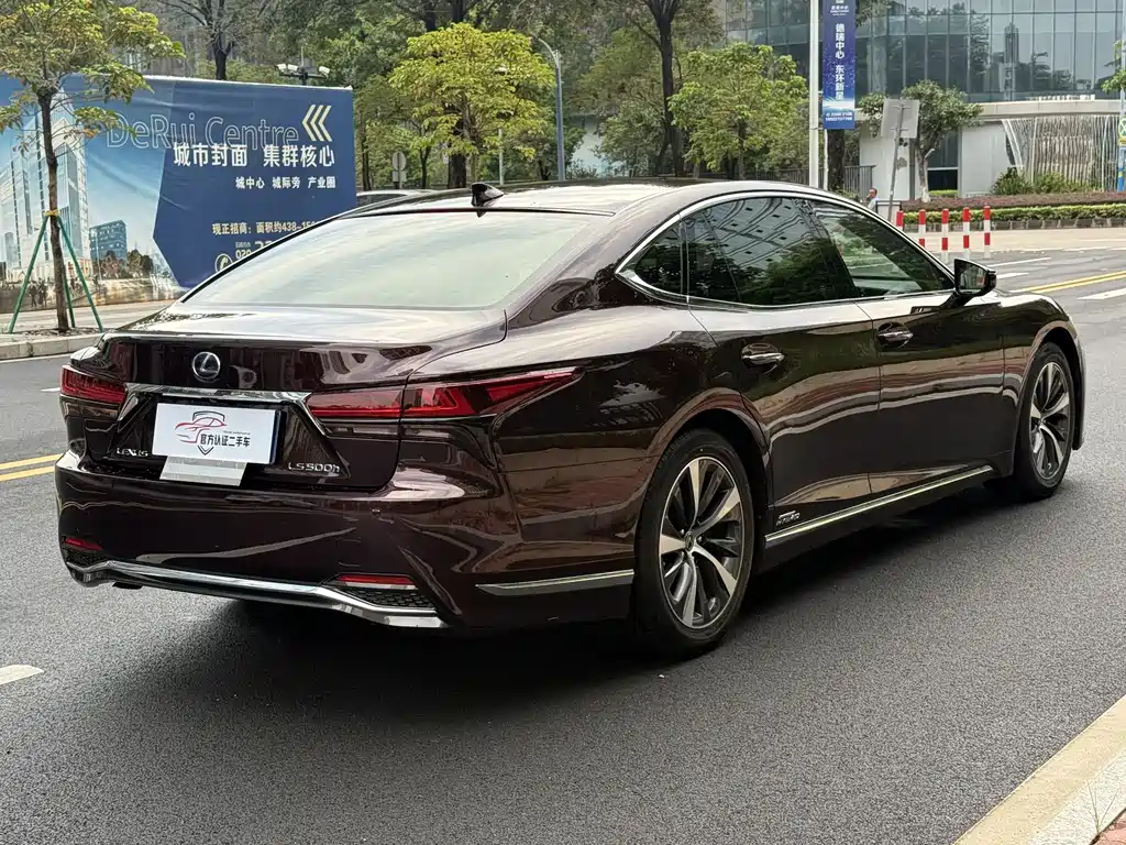 Lexus LS 500 h Outstanding