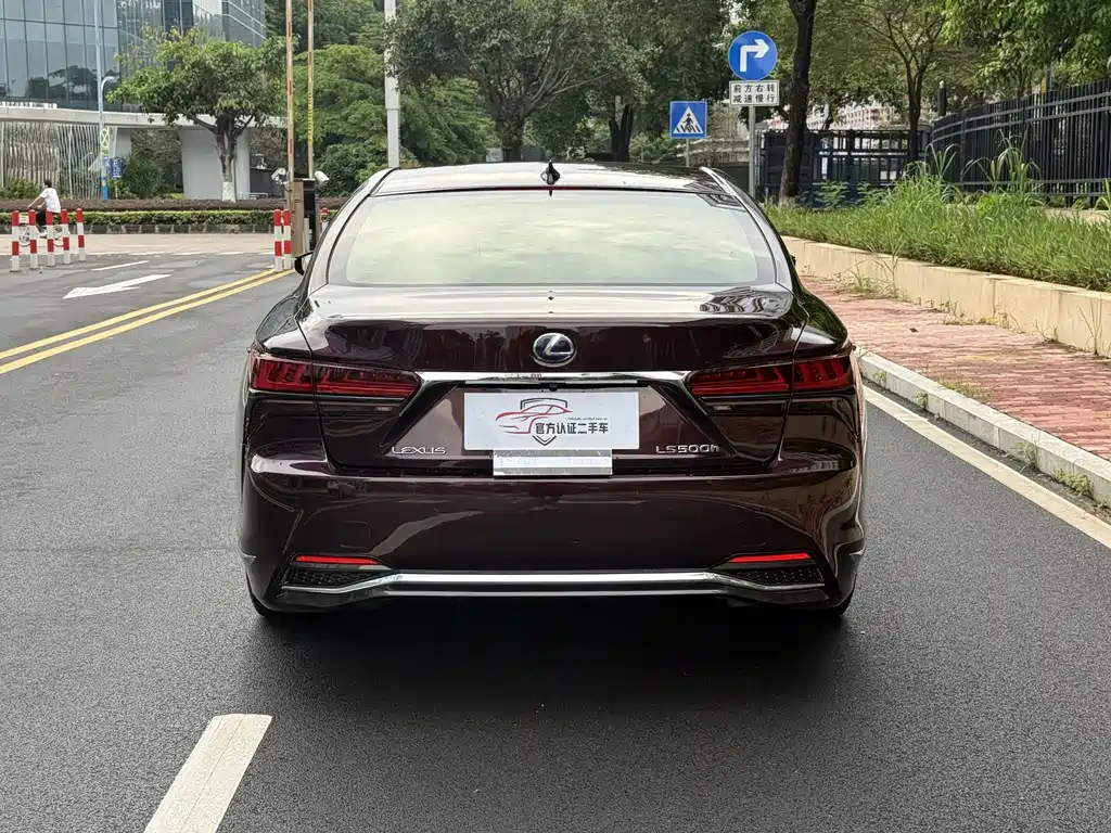 Lexus LS 500 h Outstanding