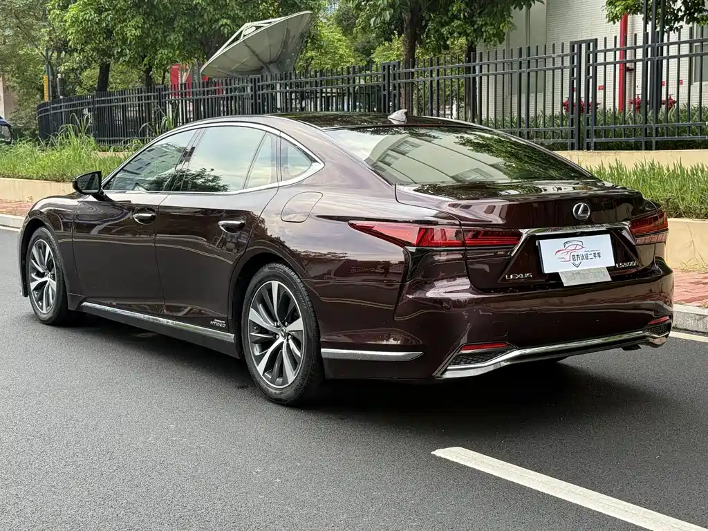 Lexus LS 500 h Outstanding