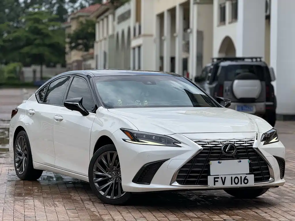 Lexus ES 200 Outstanding