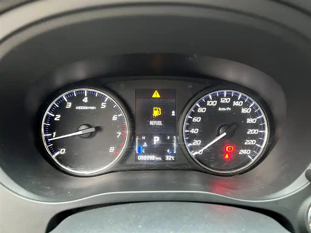 Outlander 2.0 L 2 WD Smooth Enjoyment 5-seat CN-V