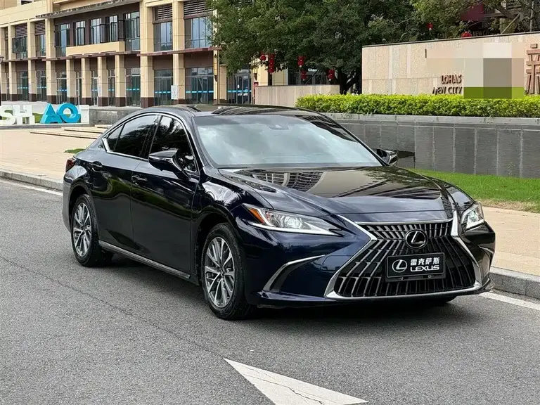 Lexus ES 200 Outstanding