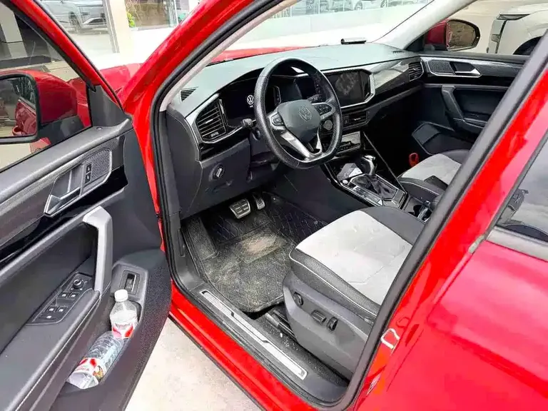 Volkswagen Tayron X 330 TSI 2 WD Distinguished Connected